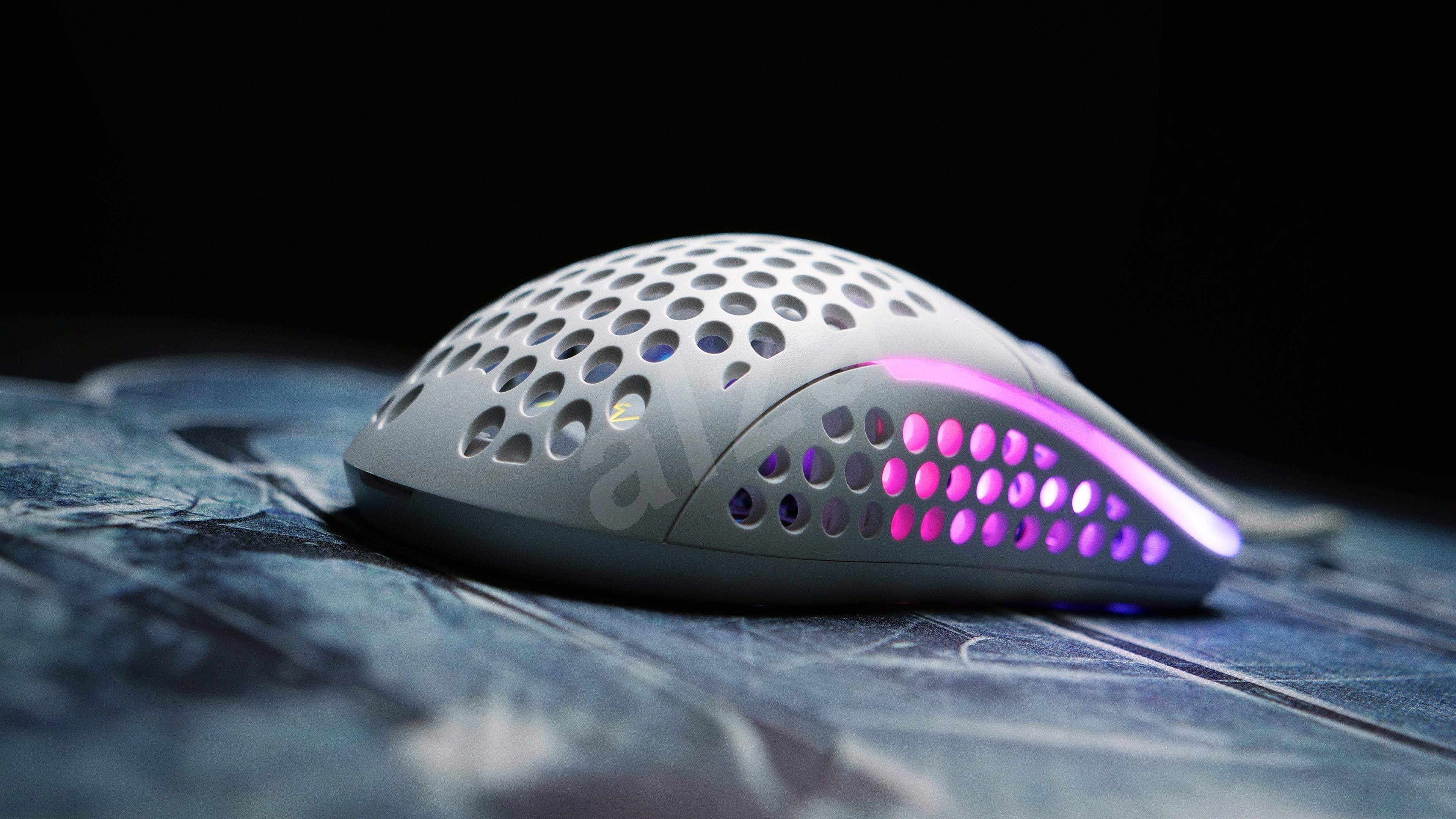 XTRFY Gaming Mouse M42 RGB Weiß GamingMaus Alza.at
